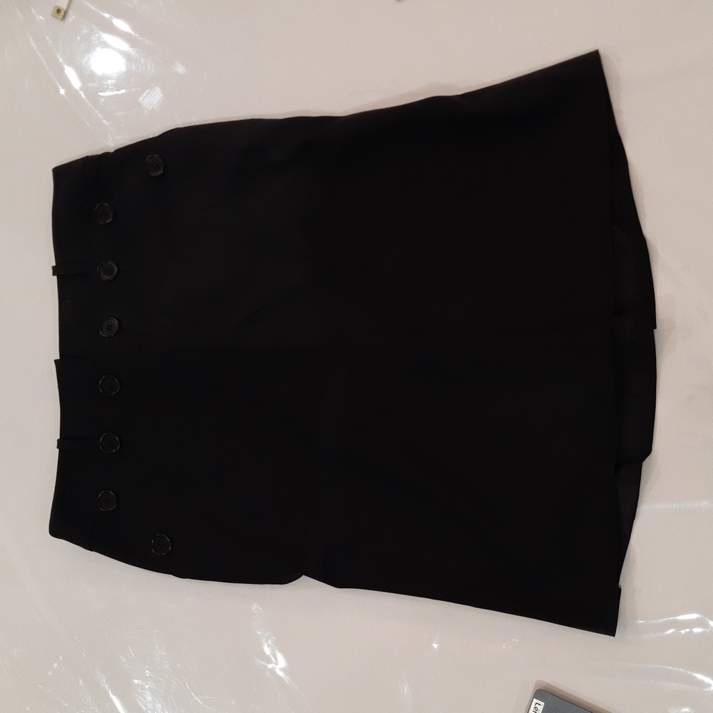 EUC BCBG Maxazria Black Suiting Skirt Sz 4
